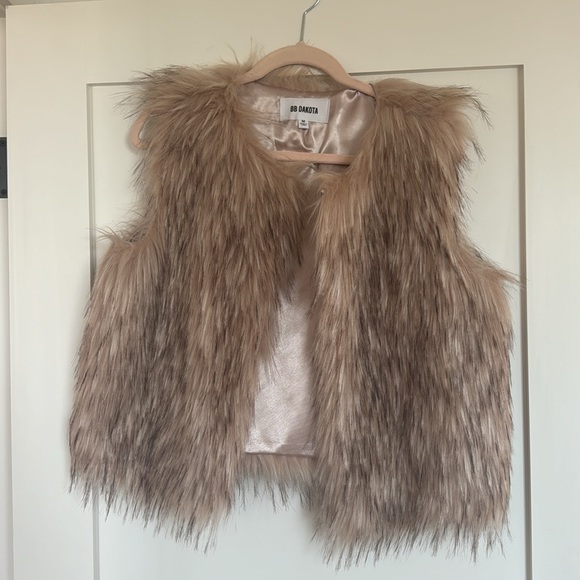 Barbarella Faux Fur Vest - Picture 4 of 6